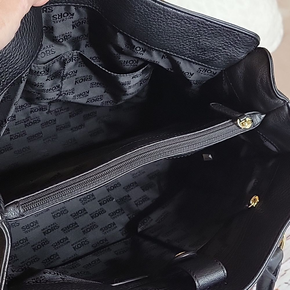 MICHAEL Michael Kors Large Black Leather Shoulder Bag - Picture 8 of 10